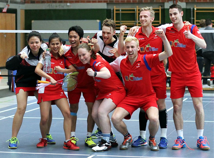 Der TSV Trittau feiert den Einzug ins PlayOff-Halbfinale in Badhersfeld 
          am 13.05.2017, © Badmintonfotos von Frank Kossiski