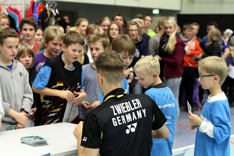 Autogrammstunde mit Marc Zwiebler, © Badmintonfotos von Frank Kossiski