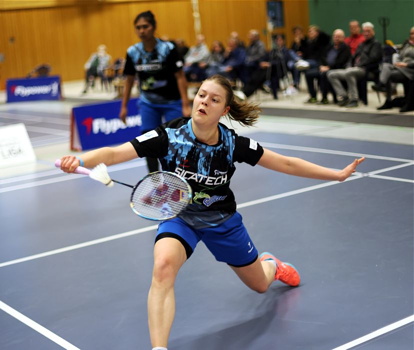 Emma Moszczynski und Isra Faradilla, © Badmintonfotos von Frank Kossiski